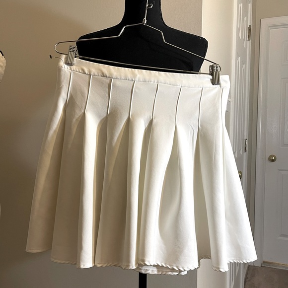 Princess Polly pleated skirt - Picture 1 of 3